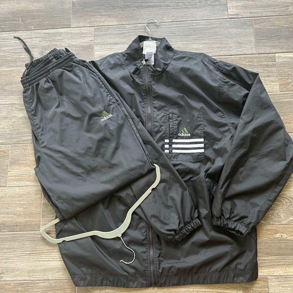 Men’s Adidas warm up suit